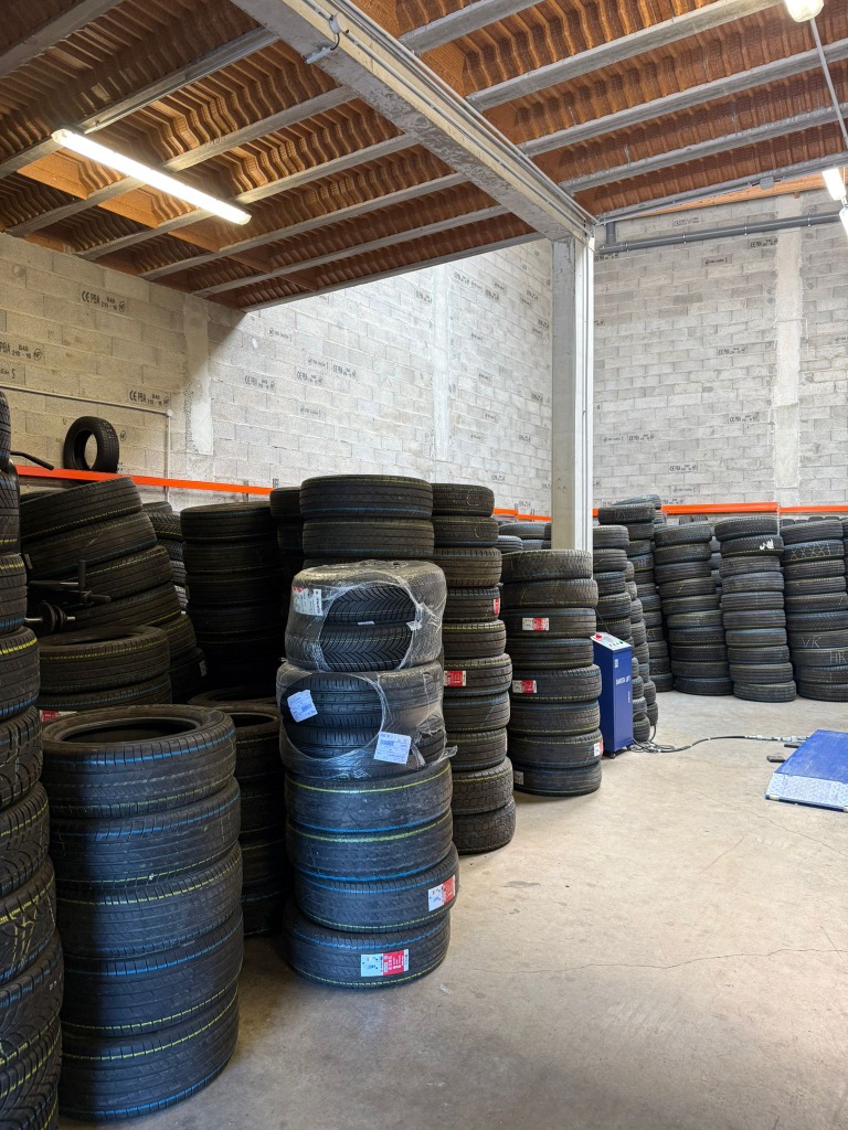 Stock massif de pneus neufs et occasion